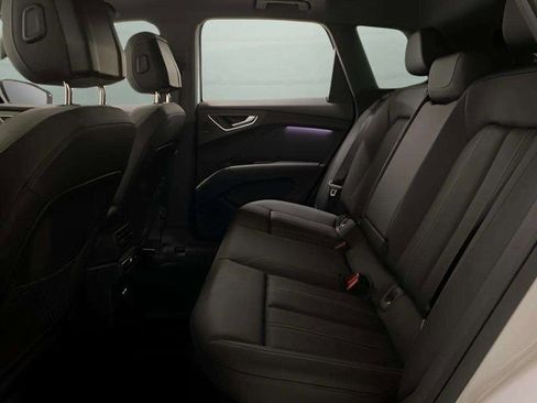 Used 2024 Audi Q4 e-tron Prestige image 19