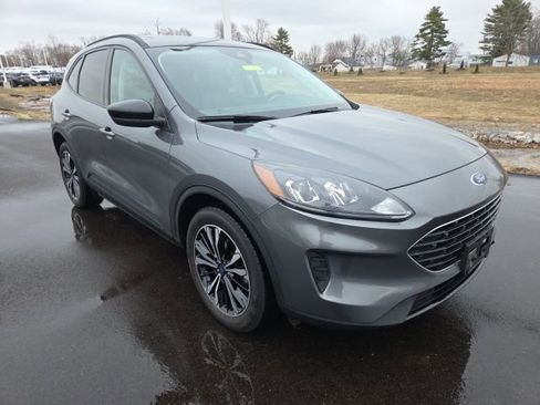 Used 2022 Ford Escape SE w/ SE Sport Appearance Package image 1