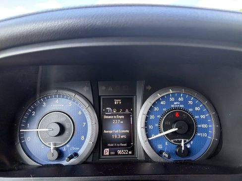 Used 2015 Toyota Sienna XLE Premium FWD image 21