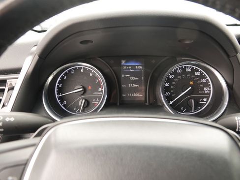 Used 2019 Toyota Camry L image 15