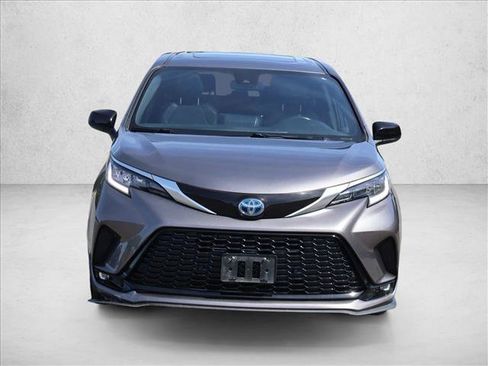 Certified 2021 Toyota Sienna XSE AWD/4WD image 2
