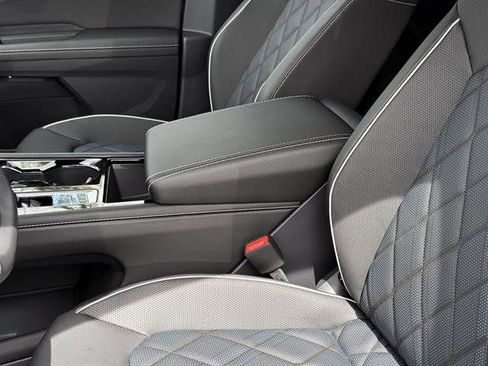 Used 2025 Volkswagen Atlas Cross Sport SEL Premium R-Line image 25