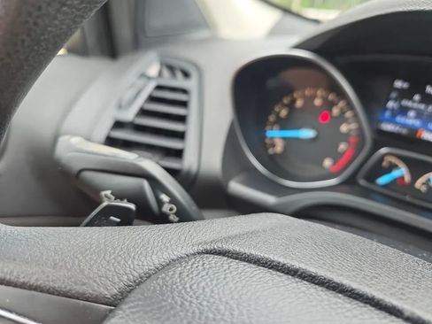 Used 2017 Ford Escape SE w/ Equipment Group 201A FWD image 22