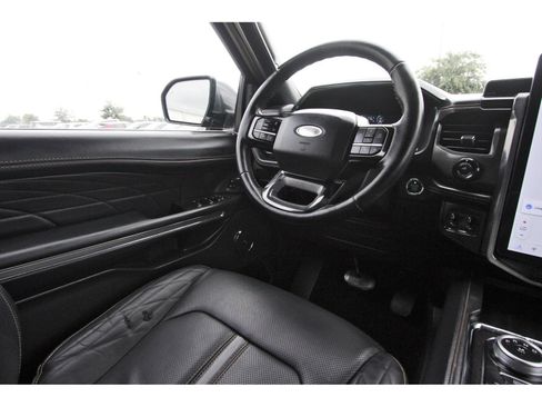 Used 2024 Ford Expedition Max Platinum RWD image 11