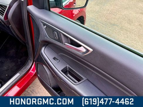 Used 2024 Ford Edge Titanium image 25