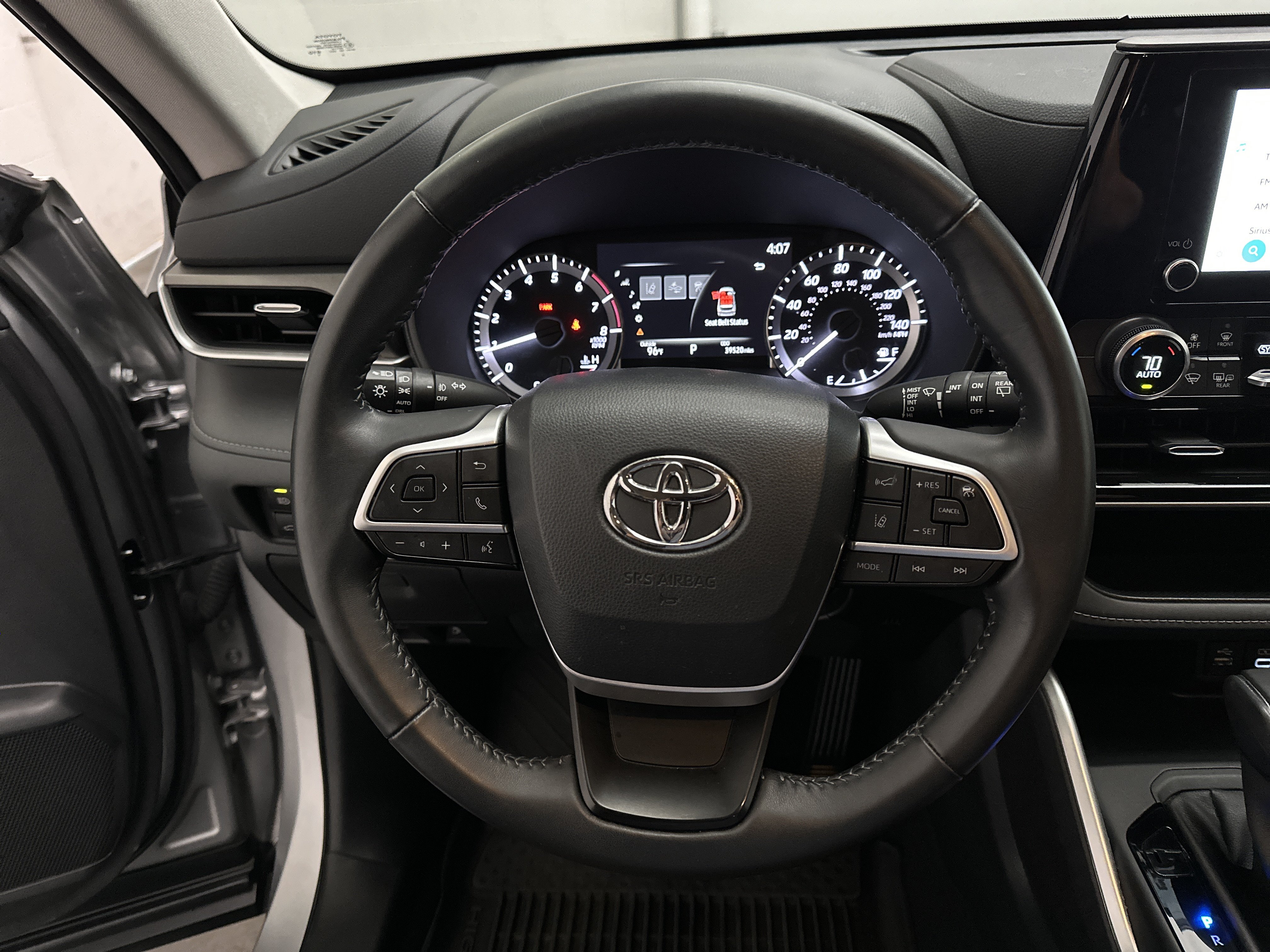 Used 2023 Toyota Highlander LE FWD image 29