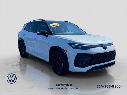 Certified 2026 Volkswagen Tiguan SE R-Line FWD image 1