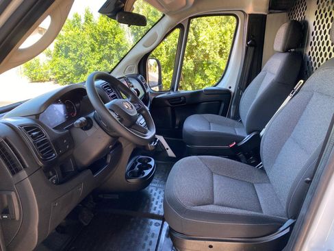 Used 2025 RAM ProMaster 2500 w/ U-Haul Equipment Group FWD image 28