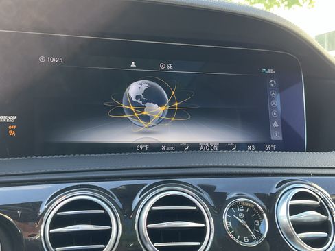 Used 2020 Mercedes-Benz S 450 Sedan w/ Premium Package image 25