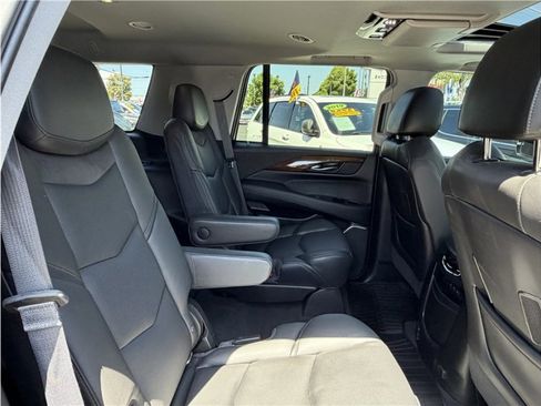 Used 2017 Cadillac Escalade Premium Luxury AWD/4WD image 27