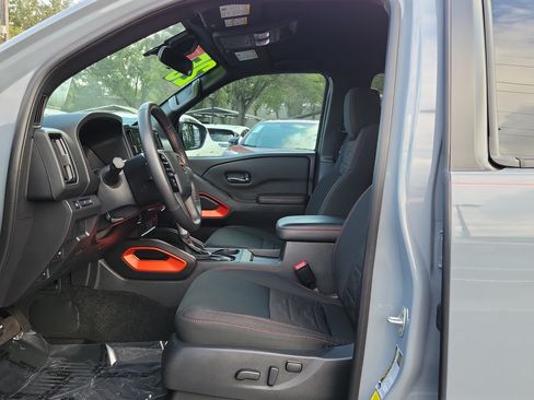 Certified 2025 Nissan Frontier PRO-4X w/ Tow Package AWD/4WD image 18