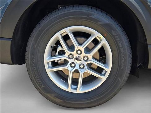 New 2026 Ford Explorer Active RWD image 10
