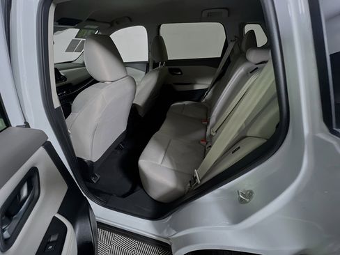 Used 2024 Nissan Rogue SV image 29