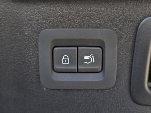 Used 2025 MAZDA CX-70 Plug-In Hybrid w/ Premium Pkg image 13