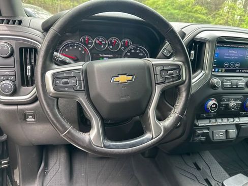 Used 2021 Chevrolet Silverado 1500 LT image 16