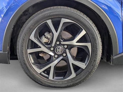 Used 2018 Toyota C-HR XLE image 22