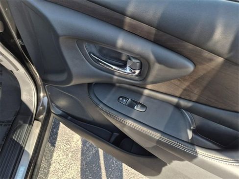 Certified 2024 Nissan Murano Platinum w/ Cargo Package image 16