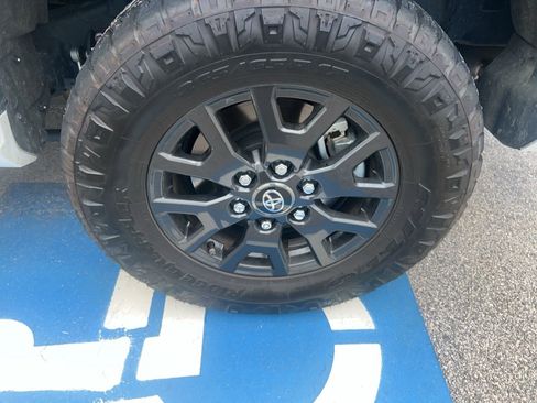 Used 2025 Toyota 4Runner SR5 AWD/4WD image 8