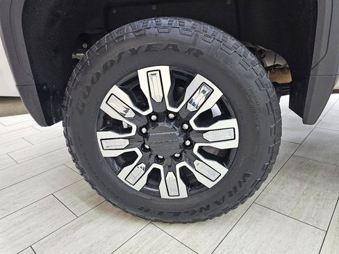 Used 2024 GMC Sierra 2500 Denali w/ Technology Package AWD/4WD image 42