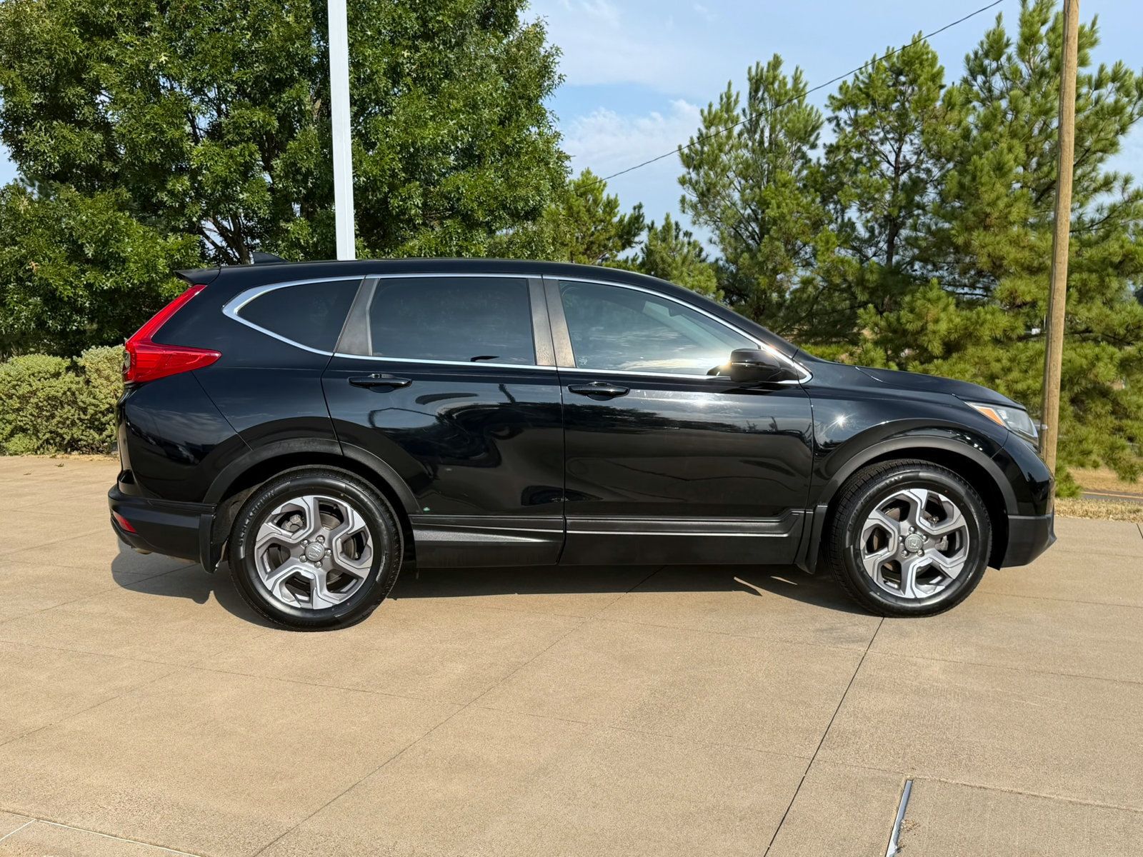 Used 2017 Honda CR-V EX image 7