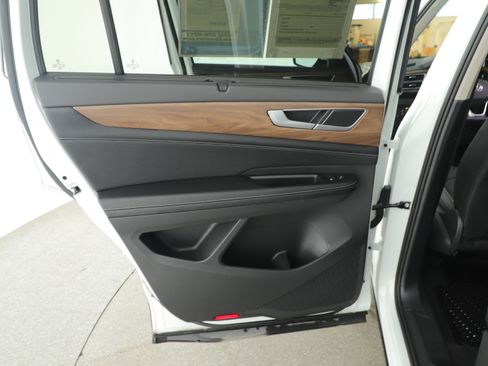 Used 2024 Volkswagen Atlas SE image 10