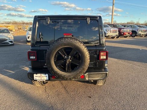 Used 2019 Jeep Wrangler Unlimited Sahara image 4