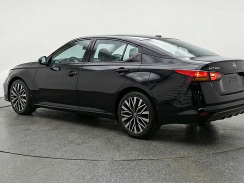 Used 2025 Nissan Altima 2.5 SV image 6