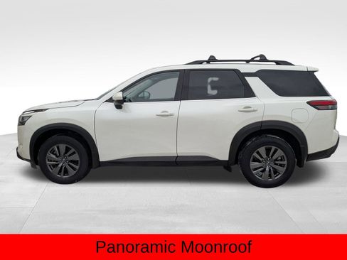 Used 2022 Nissan Pathfinder SV w/ SV Premium Package image 9