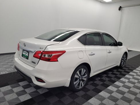 Used 2019 Nissan Sentra SV w/ Special Edition Package FWD image 9
