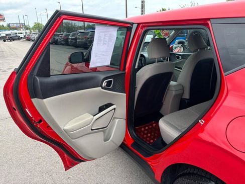 Used 2020 Kia Soul S FWD image 13
