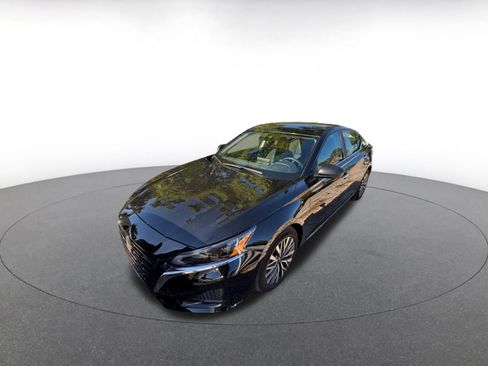 Used 2025 Nissan Altima 2.5 SV image 3