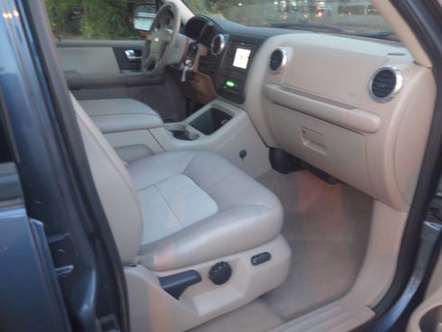 Used 2004 Ford Expedition Eddie Bauer image 20