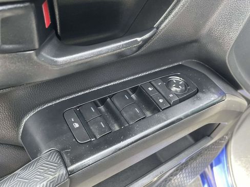 Used 2025 Toyota Tacoma SR5 AWD/4WD image 25