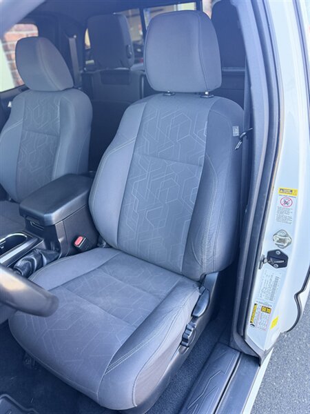 Used 2016 Toyota Tacoma TRD Sport AWD/4WD image 25