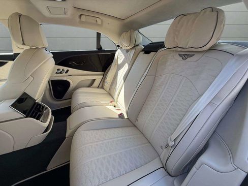 Used 2025 Bentley Flying Spur Plug-In Hybrid AWD/4WD image 31