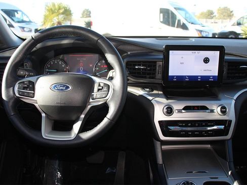 Used 2022 Ford Explorer XLT image 15
