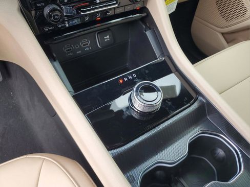 New 2025 Jeep Grand Cherokee Limited RWD image 23