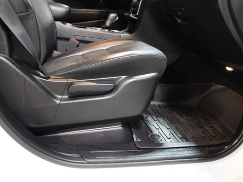 Used 2019 Jeep Grand Cherokee Altitude AWD/4WD image 25
