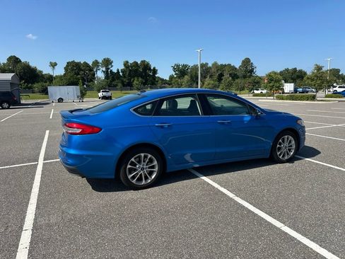 Used 2019 Ford Fusion Energi Titanium FWD image 5