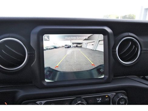 Used 2021 Jeep Gladiator Overland w/ Popular Equipment Package AWD/4WD image 26