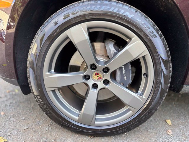 Used 2025 Porsche Macan AWD/4WD image 10