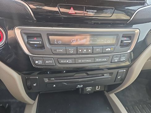 Used 2019 Honda Pilot Touring image 16