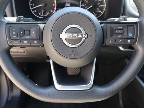 Used 2023 Nissan Rogue SV FWD image 11