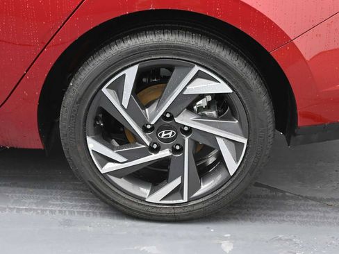 Used 2025 Hyundai Elantra SEL image 5