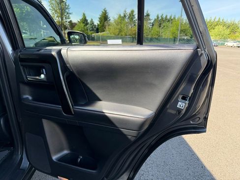 Used 2020 Toyota 4Runner TRD Off-Road Premium AWD/4WD image 24