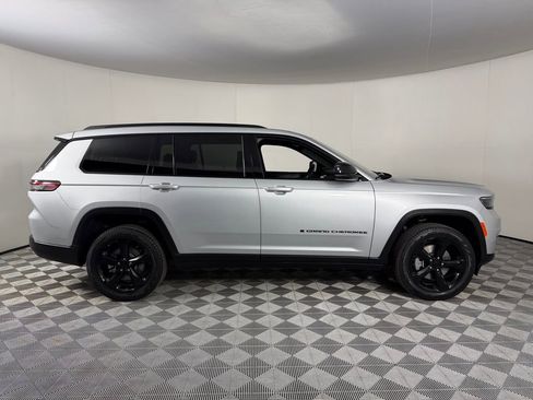Used 2025 Jeep Grand Cherokee L Limited w/ Black Appearance Package image 5