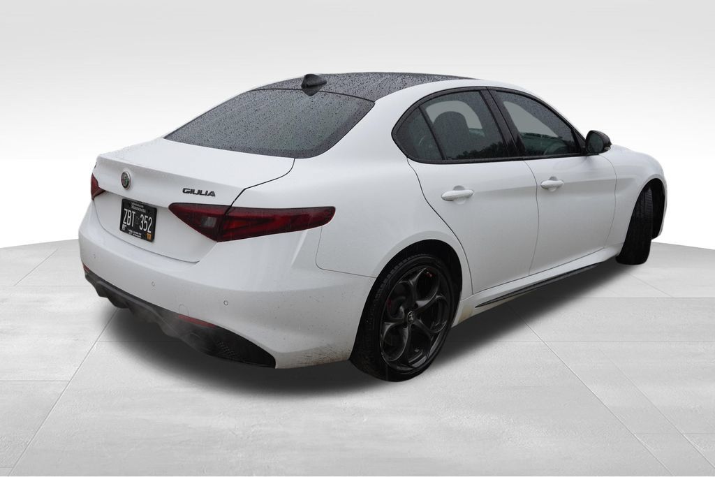 Used 2020 Alfa Romeo Giulia Ti AWD/4WD image 3