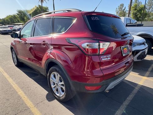 Used 2017 Ford Escape SE w/ Equipment Group 201A FWD image 3