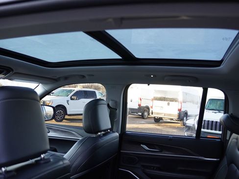 Used 2023 Jeep Grand Cherokee 30th Anniversary image 19