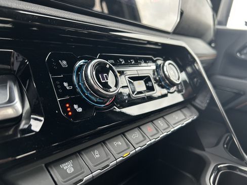 Used 2024 GMC Sierra 2500 AT4 w/ AT4 Preferred Package image 25